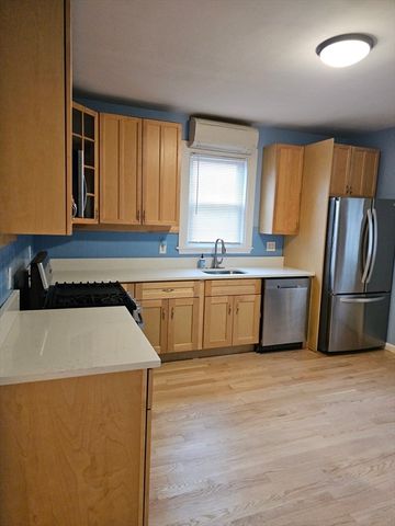 12 Hall St 12, Quincy, MA 02169