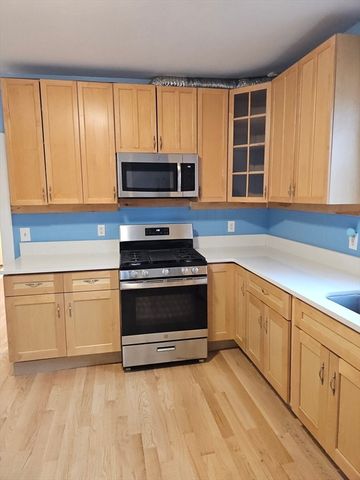 12 Hall St 12, Quincy, MA 02169