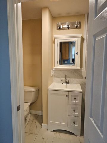 12 Hall St 12, Quincy, MA 02169