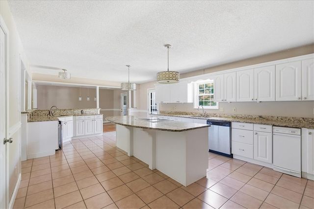 212 Watersedge Drive, Boiling Springs, SC 29316