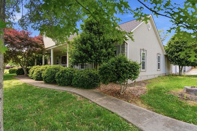 212 Watersedge Drive, Boiling Springs, SC 29316