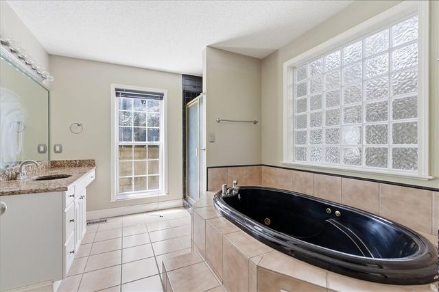212 Watersedge Drive, Boiling Springs, SC 29316