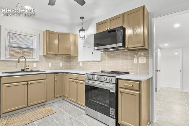1017 E Evans Avenue, Pueblo, CO 81004