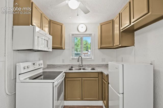 1017 E Evans Avenue, Pueblo, CO 81004