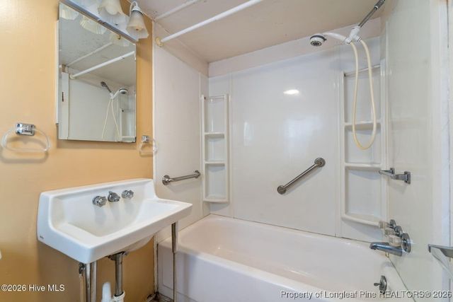 376 Foxfire Road, Aberdeen, NC 28315