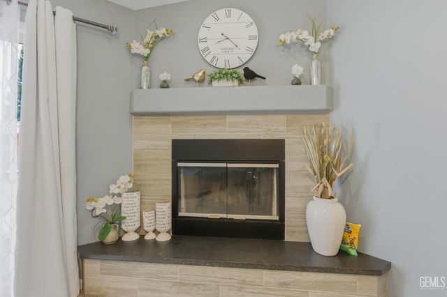 245 Sherman Peak Drive, Bakersfield, CA 93308