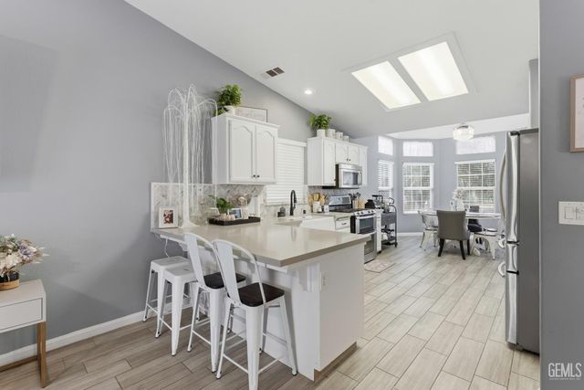 245 Sherman Peak Drive, Bakersfield, CA 93308