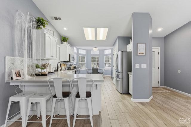 245 Sherman Peak Drive, Bakersfield, CA 93308