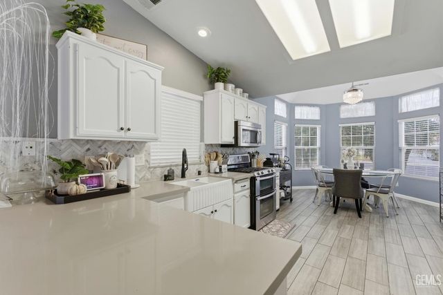 245 Sherman Peak Drive, Bakersfield, CA 93308