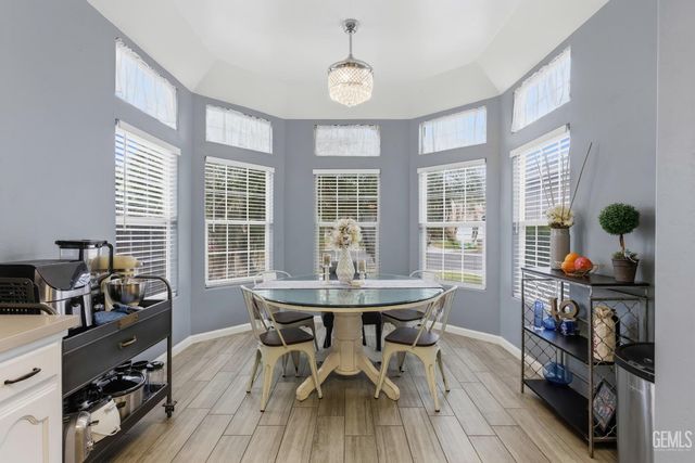 245 Sherman Peak Drive, Bakersfield, CA 93308