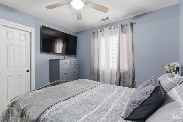 245 Sherman Peak Drive, Bakersfield, CA 93308