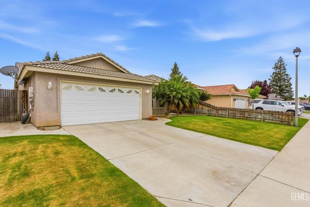 245 Sherman Peak Drive, Bakersfield, CA 93308