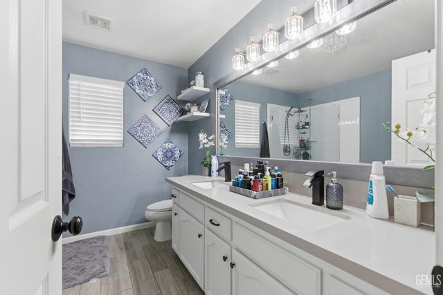 245 Sherman Peak Drive, Bakersfield, CA 93308