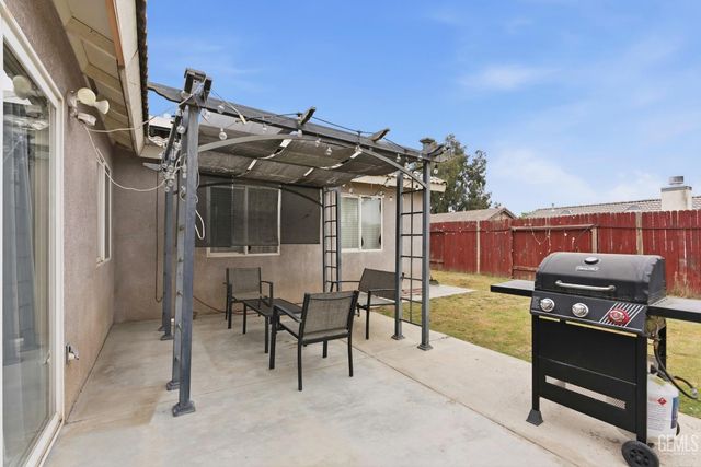 245 Sherman Peak Drive, Bakersfield, CA 93308