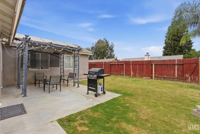 245 Sherman Peak Drive, Bakersfield, CA 93308