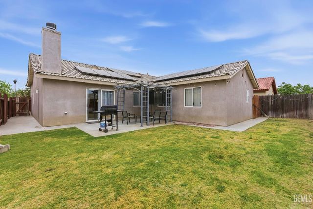 245 Sherman Peak Drive, Bakersfield, CA 93308