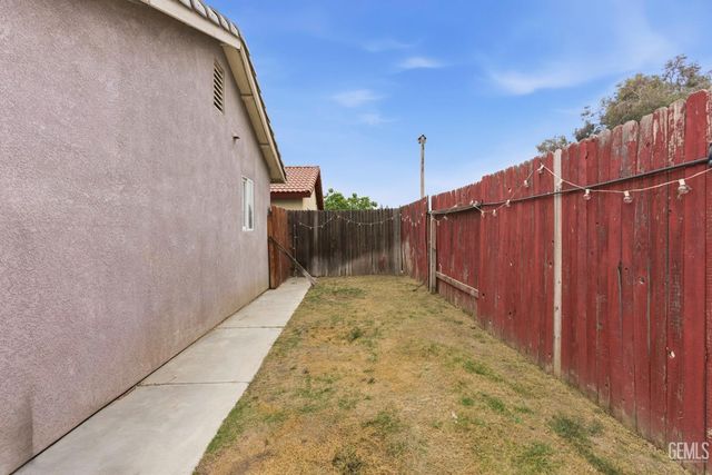 245 Sherman Peak Drive, Bakersfield, CA 93308