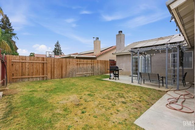 245 Sherman Peak Drive, Bakersfield, CA 93308