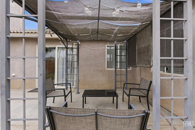 245 Sherman Peak Drive, Bakersfield, CA 93308