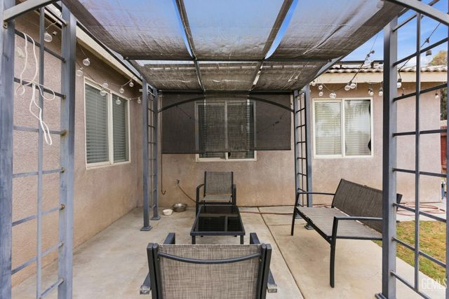 245 Sherman Peak Drive, Bakersfield, CA 93308