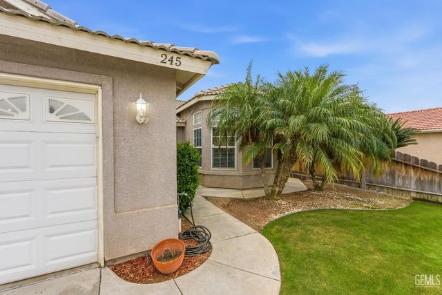 245 Sherman Peak Drive, Bakersfield, CA 93308