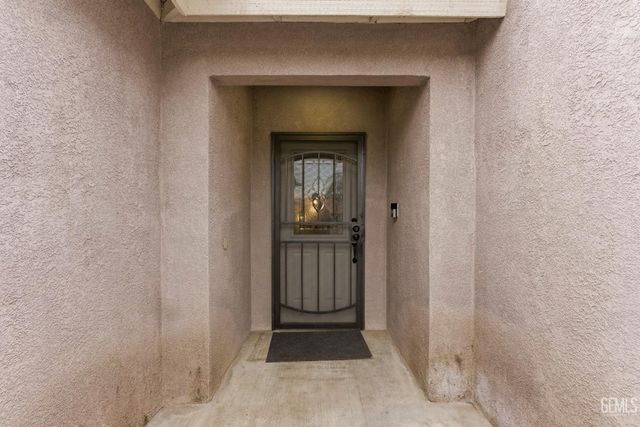 245 Sherman Peak Drive, Bakersfield, CA 93308