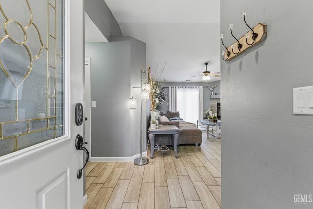 245 Sherman Peak Drive, Bakersfield, CA 93308