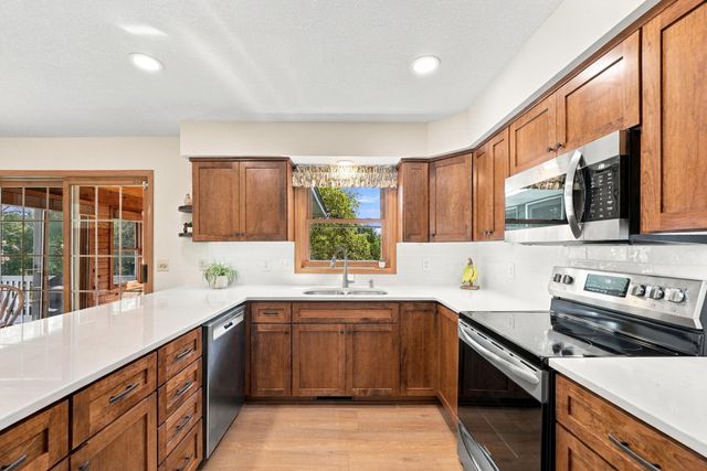 8659 Quinwood Lane N, Maple Grove, MN 55369