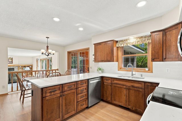 8659 Quinwood Lane N, Maple Grove, MN 55369