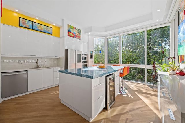 16400 Collins Ave TH-4, Sunny Isles Beach, FL 33160