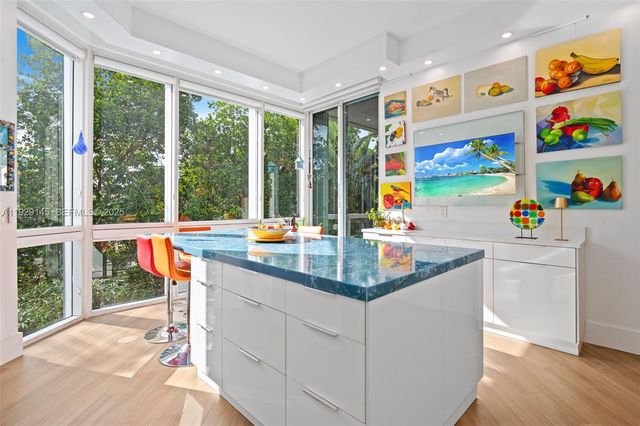 16400 Collins Ave TH-4, Sunny Isles Beach, FL 33160