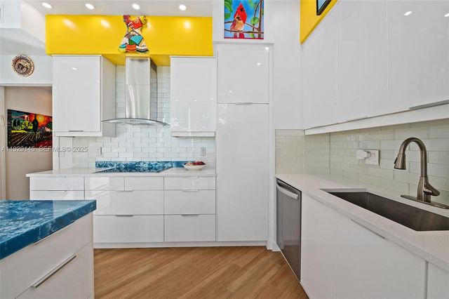 16400 Collins Ave TH-4, Sunny Isles Beach, FL 33160