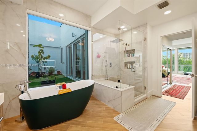 16400 Collins Ave TH-4, Sunny Isles Beach, FL 33160