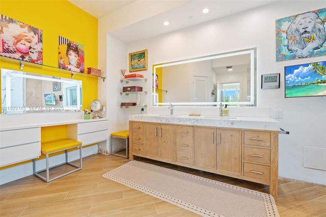 16400 Collins Ave TH-4, Sunny Isles Beach, FL 33160