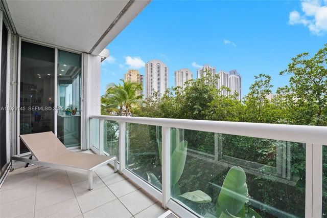 16400 Collins Ave TH-4, Sunny Isles Beach, FL 33160