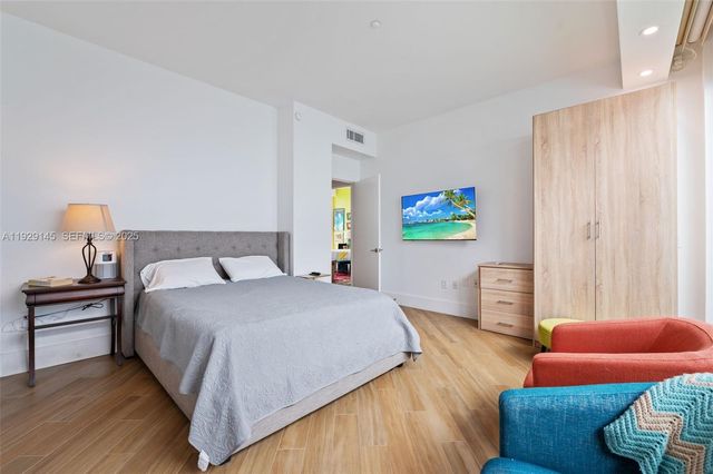 16400 Collins Ave TH-4, Sunny Isles Beach, FL 33160