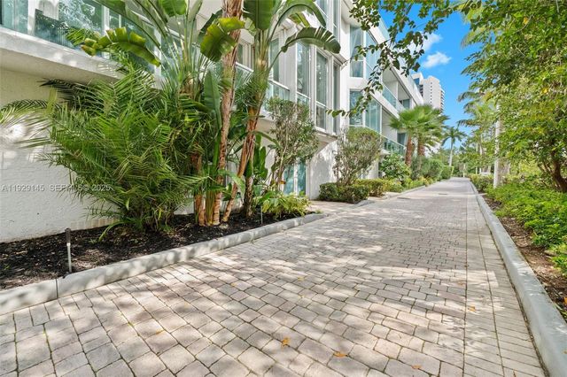 16400 Collins Ave TH-4, Sunny Isles Beach, FL 33160