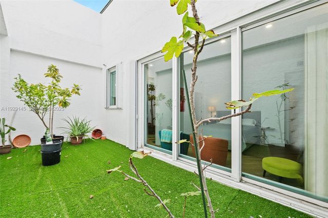 16400 Collins Ave TH-4, Sunny Isles Beach, FL 33160