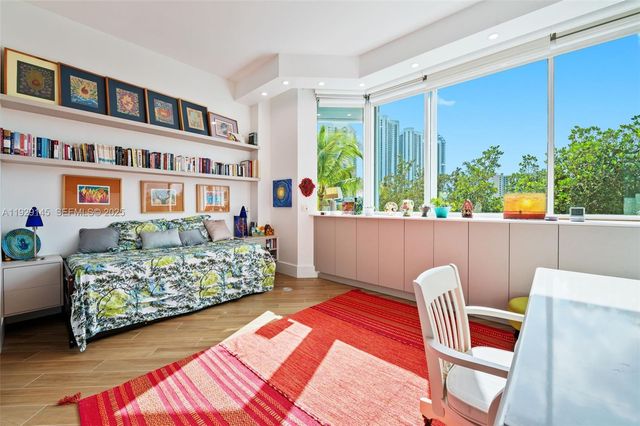 16400 Collins Ave TH-4, Sunny Isles Beach, FL 33160