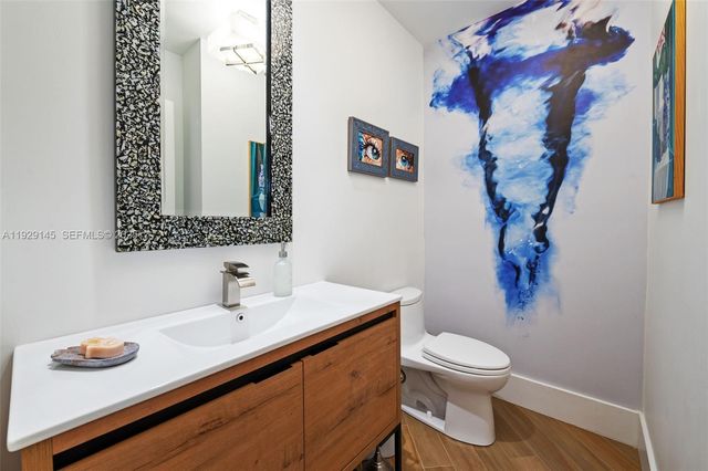 16400 Collins Ave TH-4, Sunny Isles Beach, FL 33160