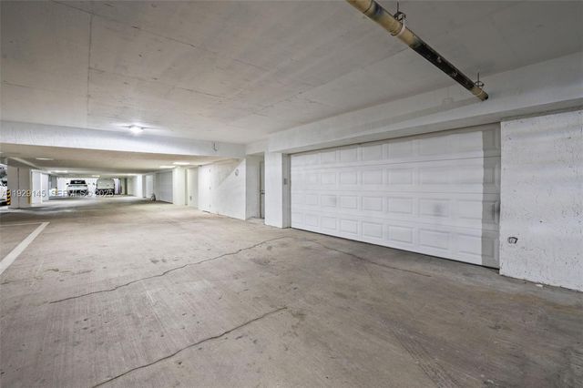 16400 Collins Ave TH-4, Sunny Isles Beach, FL 33160