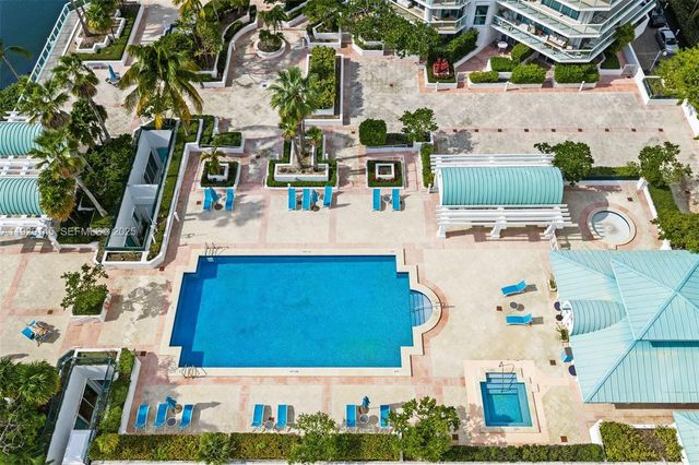 16400 Collins Ave TH-4, Sunny Isles Beach, FL 33160