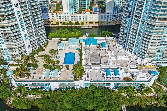 16400 Collins Ave TH-4, Sunny Isles Beach, FL 33160