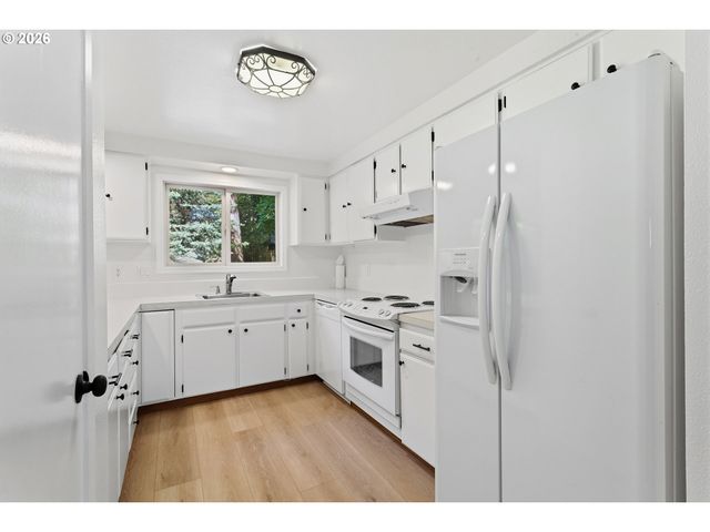 9851 Se KING Way, Happy Valley, OR 97086