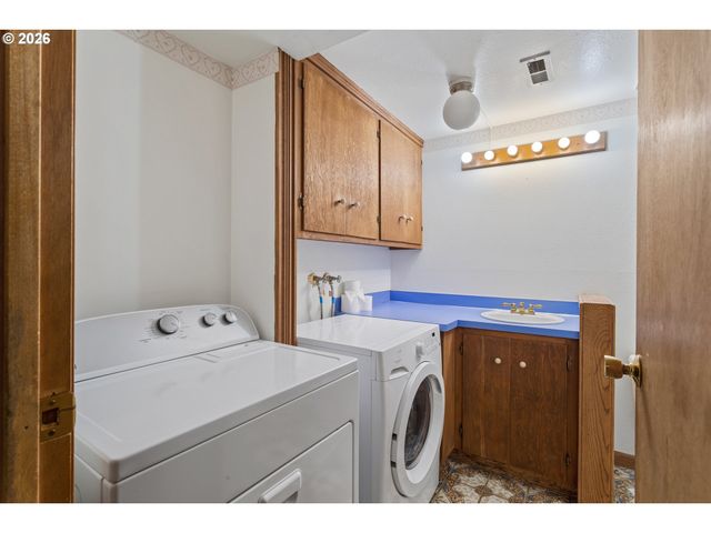 9851 Se KING Way, Happy Valley, OR 97086