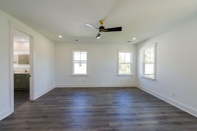 1934 Aichele Drive, North Charleston, SC 29406