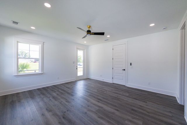 1934 Aichele Drive, North Charleston, SC 29406