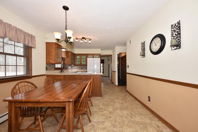 10551 W Keefe AVENUE, Wauwatosa, WI 53222