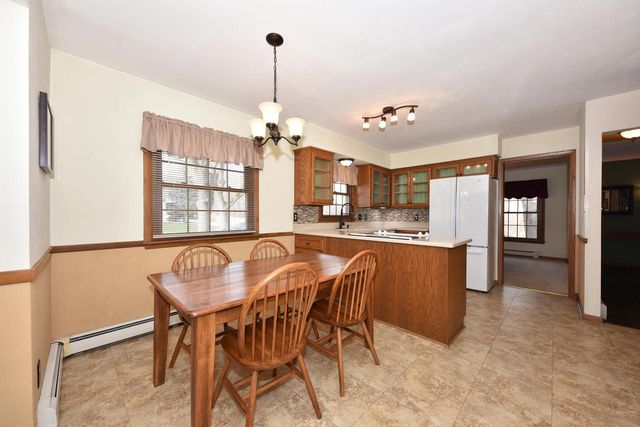 10551 W Keefe AVENUE, Wauwatosa, WI 53222