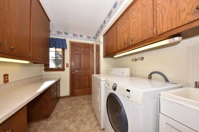 10551 W Keefe AVENUE, Wauwatosa, WI 53222